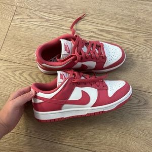 Selling my Nike dunks worn once size 7.5